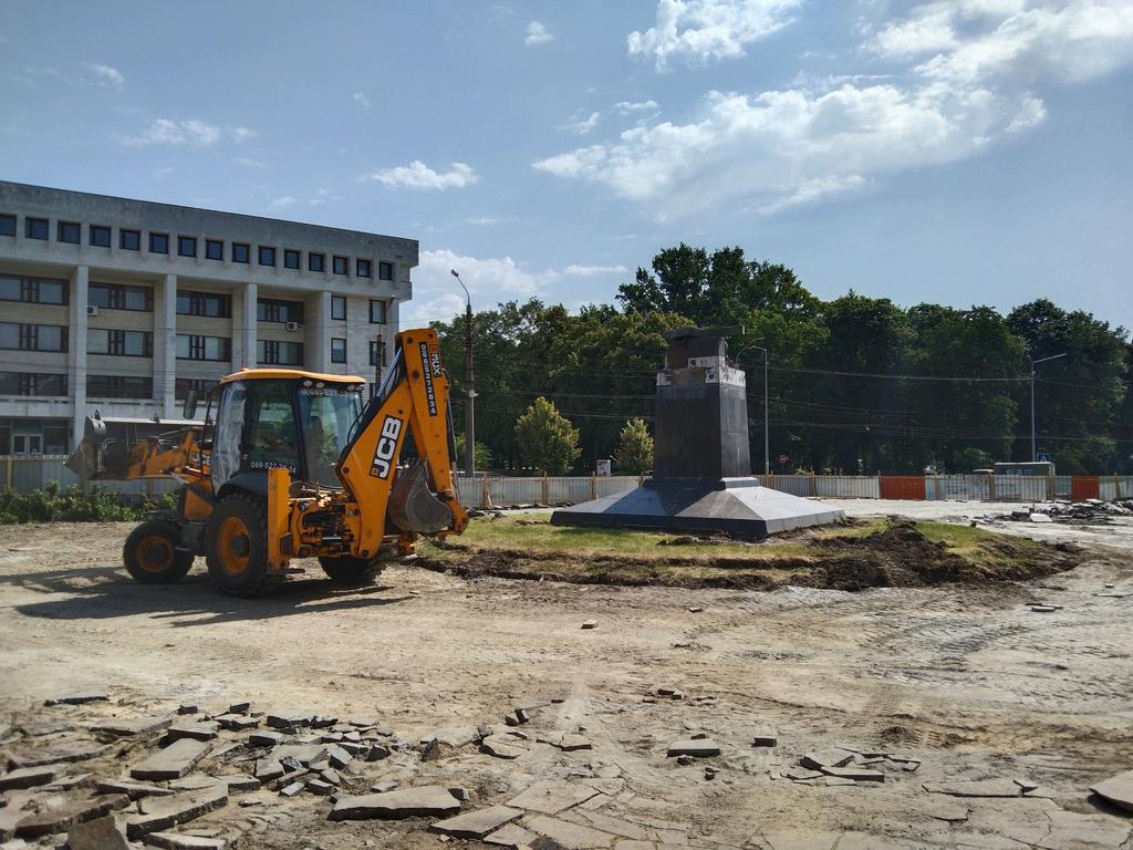 У Полтаві почали реконструкцію колишньої площі Леніна. ФОТО