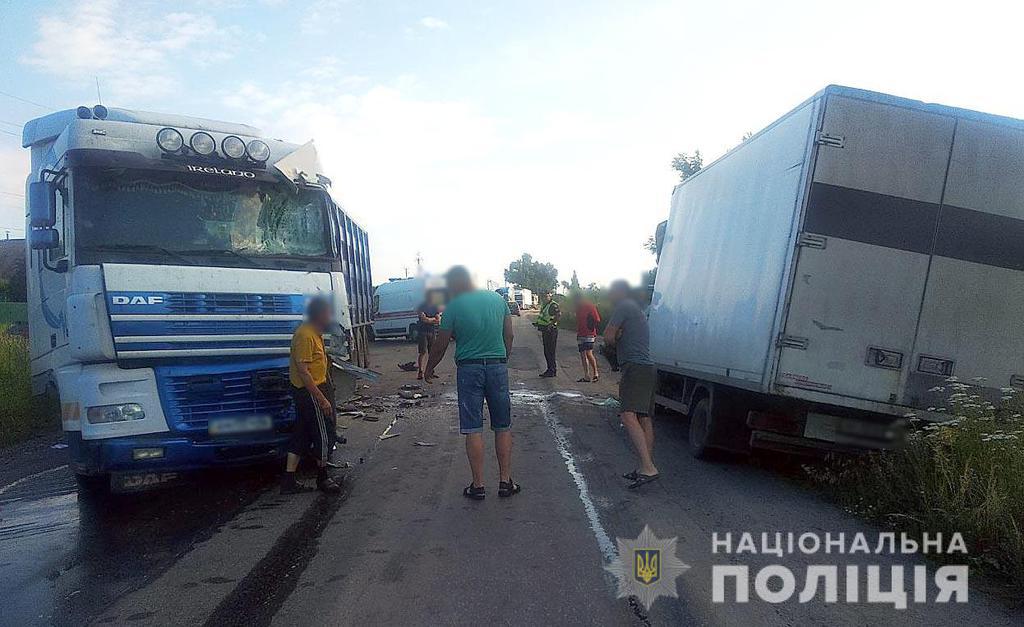 На Полтавщині зіткнулися дві вантажівки: є загиблий та постраждала