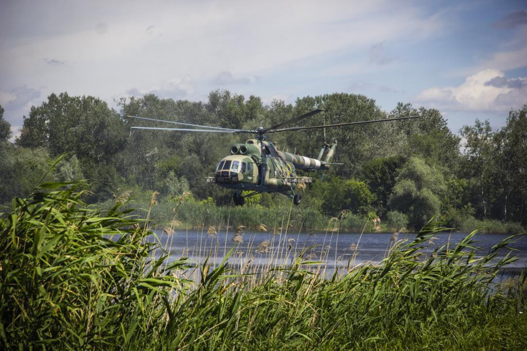 Із військовою технікою і десантуванням на воду: під Полтавою розпочалися військово-польові збори для школярів. ФОТО, ВІДЕО