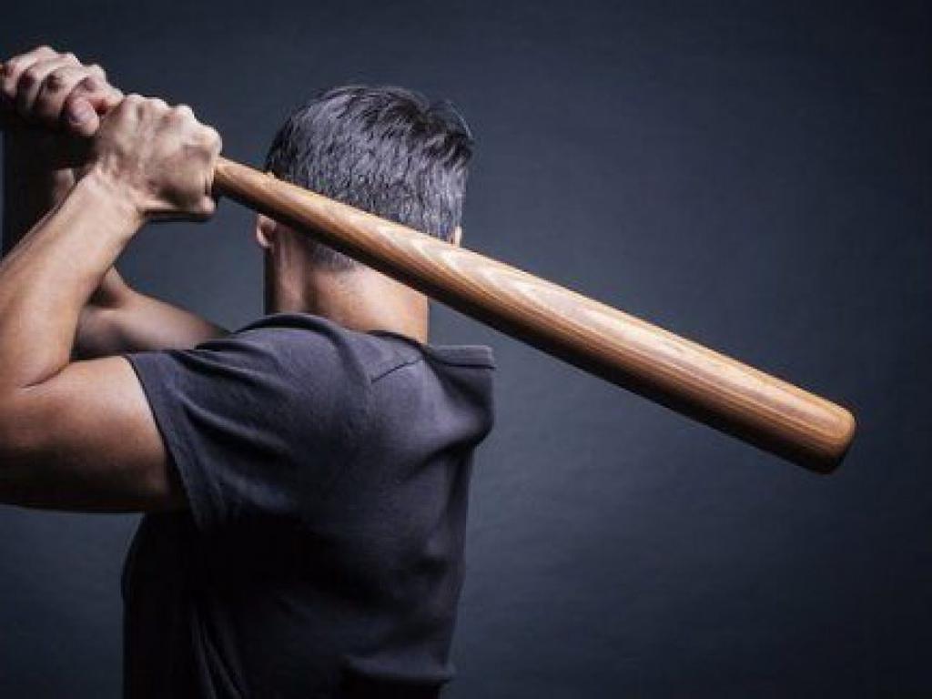 У Полтаві чоловік вдерся до пенсіонера, побив його та обікрав