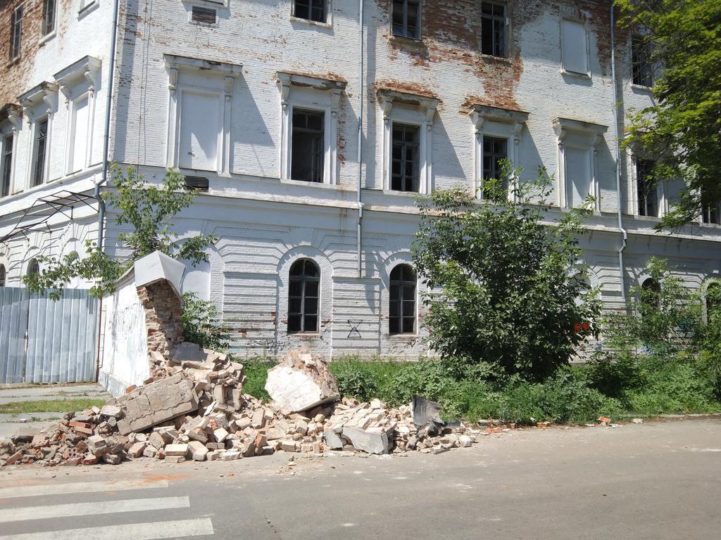 Поліція знайшла полтавця, який розбив стіну біля кадетського корпусу