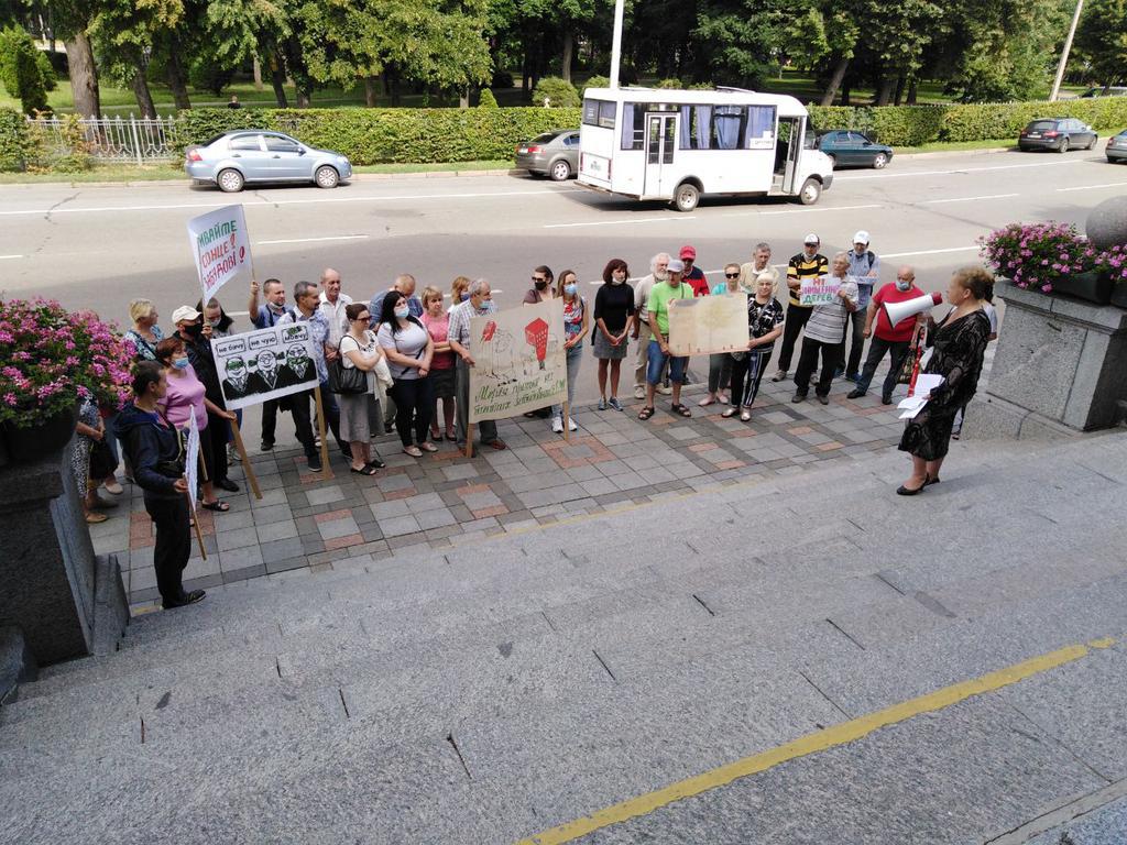 З плакатами та криками: у Полтаві мітингували проти будівництва упритул до інших будинків. ФОТО, ВІДЕО