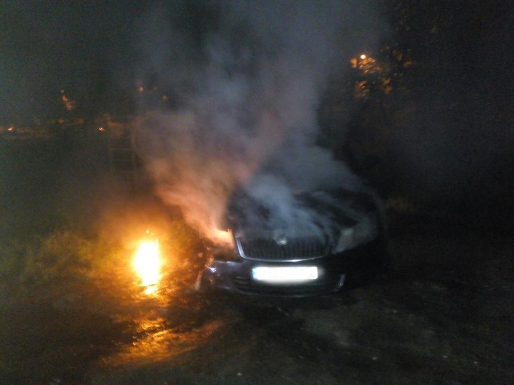 У Полтаві вночі згоріла автівка: підозрюють підпал. ФОТО