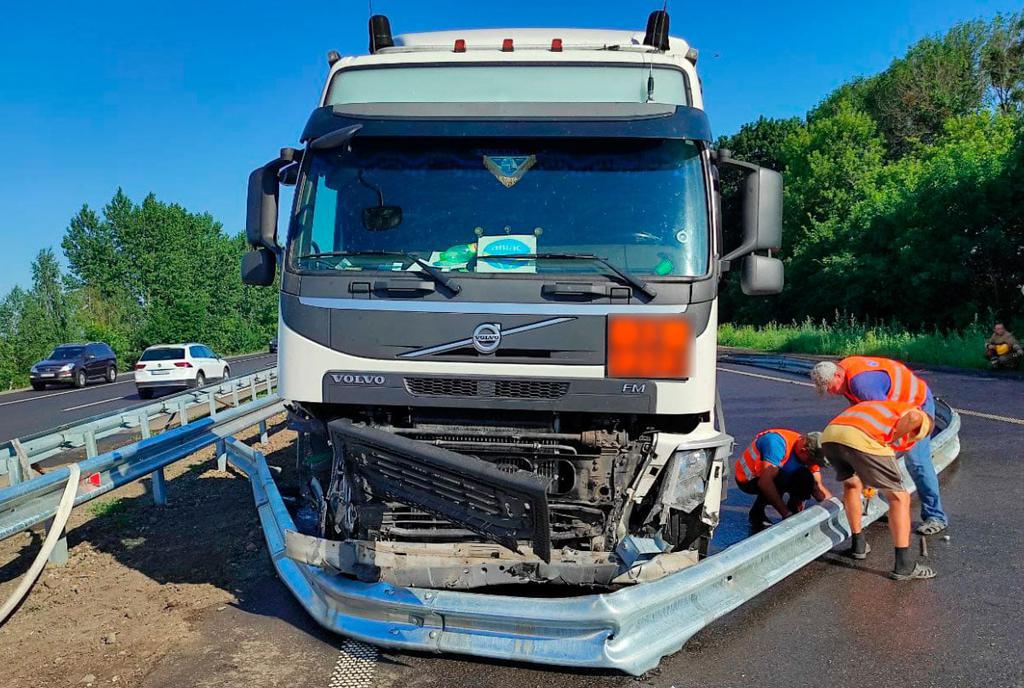 На Полтавщині через виток палива з вантажівки перекрили рух
