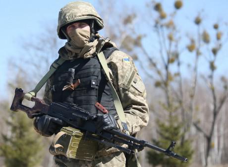 Один загиблий, троє поранених: як минула доба на фронті