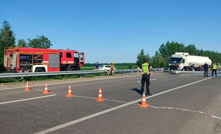 Рух транспорту на Полтавщині, де з бензовоз розлив паливо, відновили