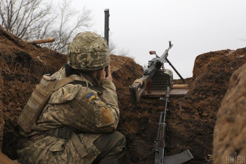 На Сході України тривають обстріли, ворог застосовував протитанковий ракетний комплекс