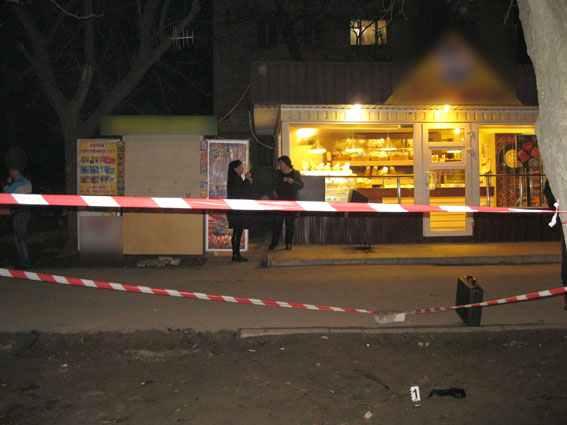 У Кременчуці на вулиці чоловіка вдарили ножем
