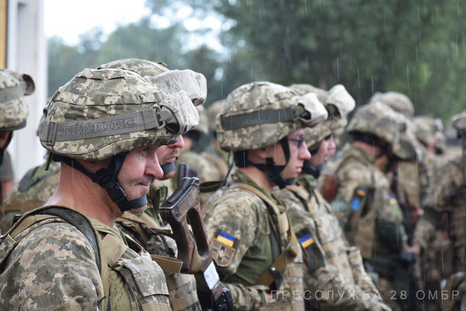 Окупанти обстріляли українські позиції 13 разів, двоє поранених