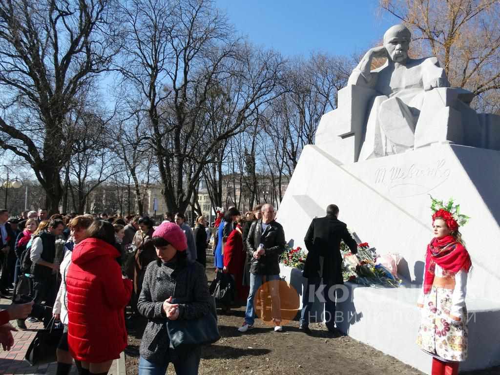 Очільники Полтави та області поклали квіти до пам’ятника Шевченку. ФОТО Й ВІДЕО