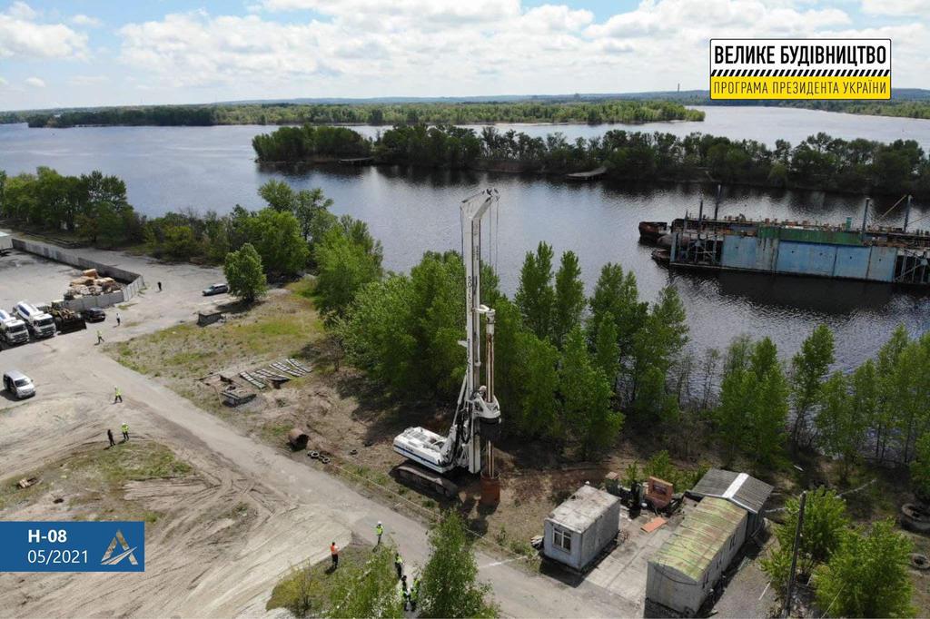 У Кременчук з Туреччини везуть матеріали для будівництва мосту