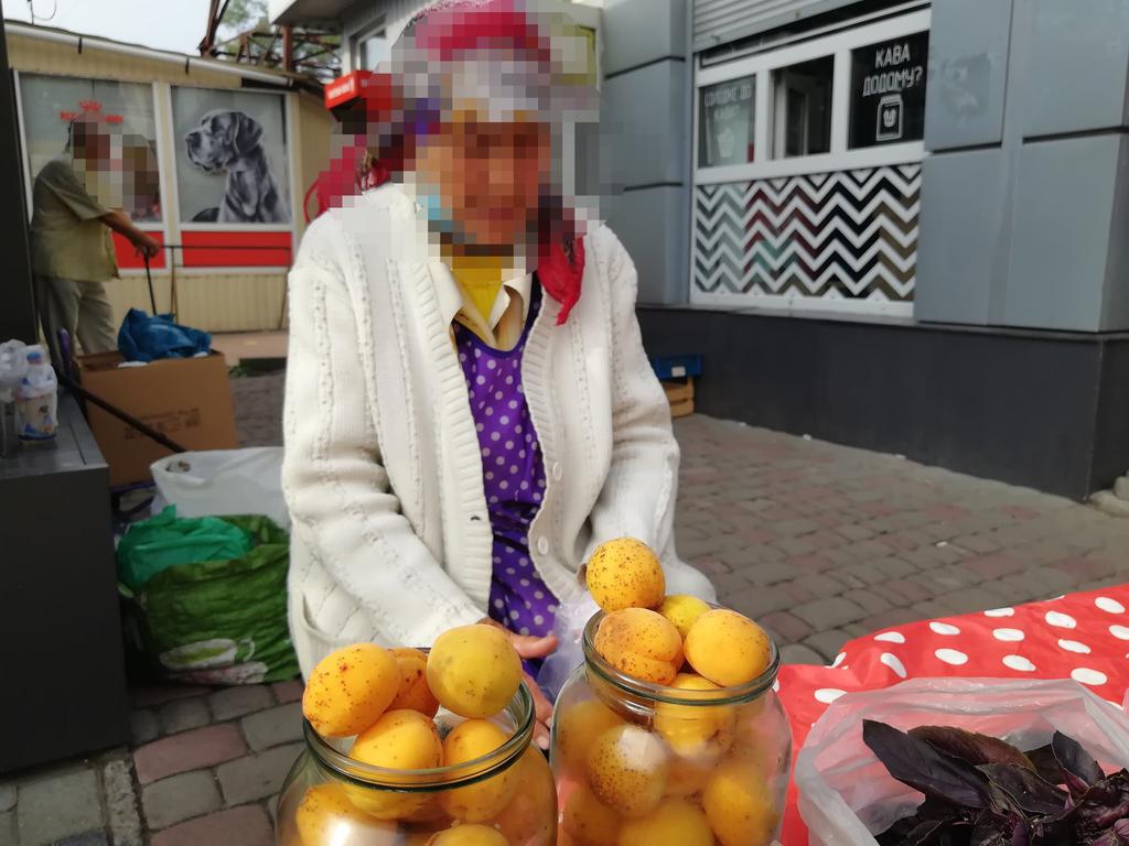 Як нажитись на абрикосах та обдурити покупця: ФОТО