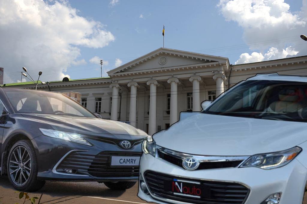 Влада Полтави купила нові авто для економії бюджету, але відмовляється продавати старі