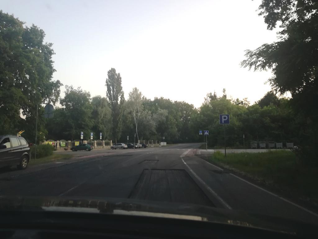 Будьте обережні: у Полтаві зняли асфальт і не встановили ніяких знаків. ФОТО