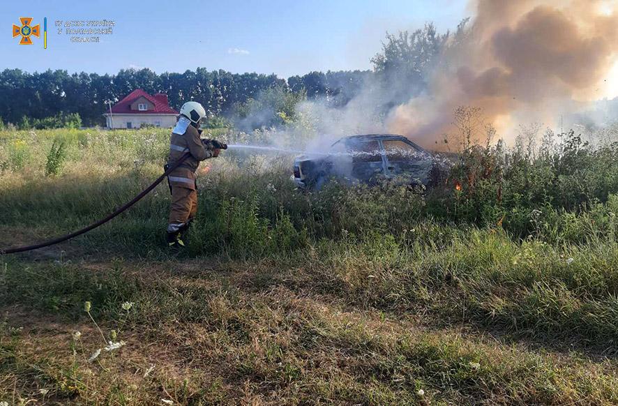 У Полтаві згорів автомобіль