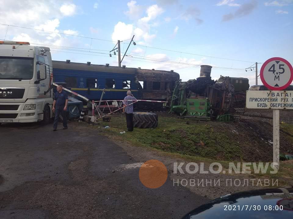 На Полтавщині потяг зіткнувся з вантажівкою, є травмована. ФОТО