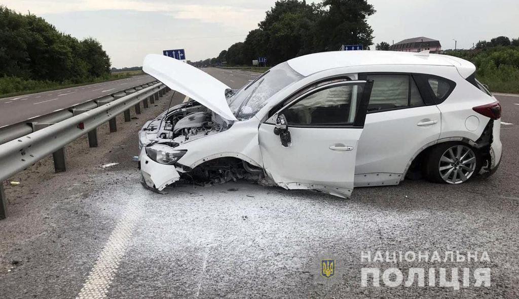 Автомобіль врізався у відбійник: у ДТП на Полтавщині постраждала жінка