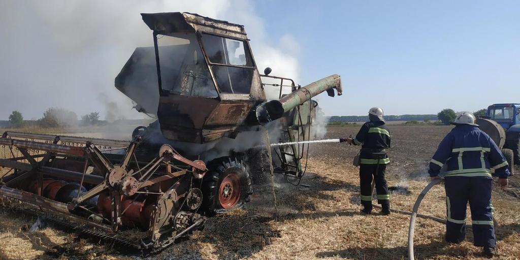Водій комбайна на Полтавщині обгорів, машина знищена