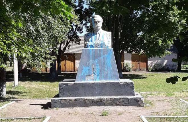 На Полтавщині демонтували пам’ятник соратнику Сталіна