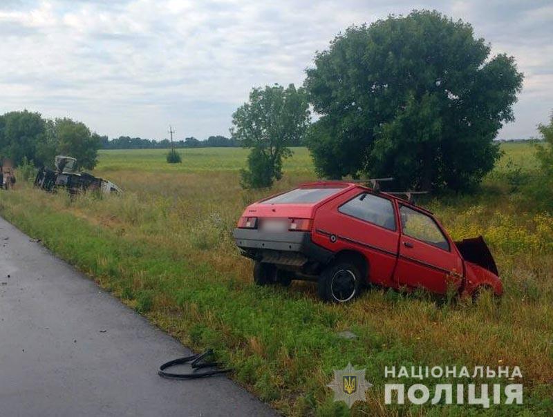 Дві машини не розминулись на дорозі, двоє людей у лікарні: ДТП на Полтавщині
