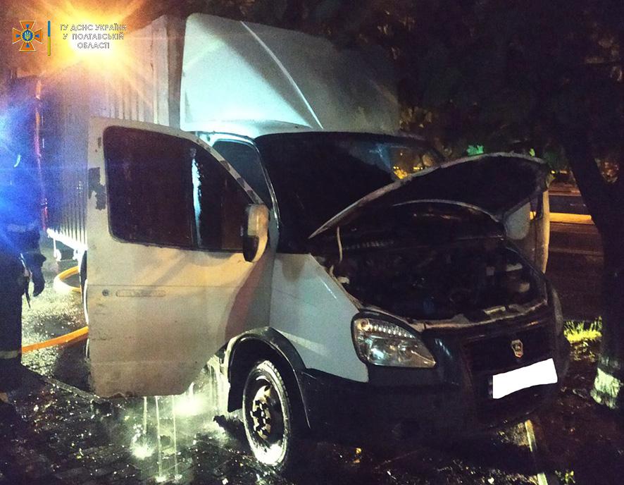 У Полтаві посеред ночі горів вантажний автомобіль