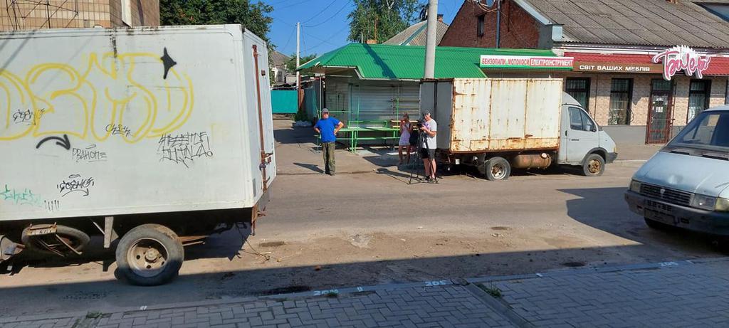 У Полтаві ринок розчищають від автолавок та причепів: не обійшлось без скандалу. ФОТО, ВІДЕО