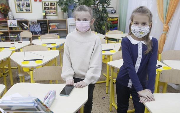 Чи мають шанс школи Полтавщини працювати, якщо буде локдаун: як вакцинуються освітяни