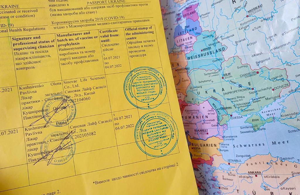 Чи отримають сертифікати про вакцинацію від COVID-19 ті, хто зробив другу дозу не вчасно