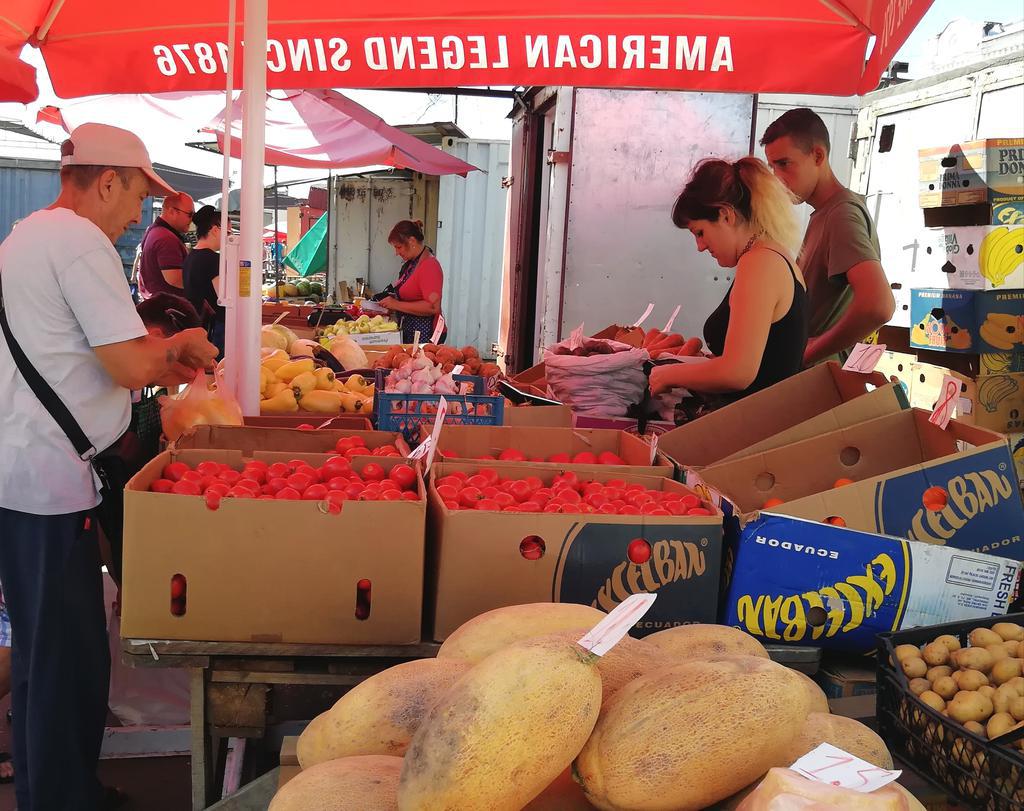 Скільки коштують овочі та фрукти на ринку в Полтаві. ФОТО