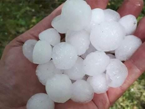 На Полтавщині випав великий град та пошкодив автомобілі. ФОТО 