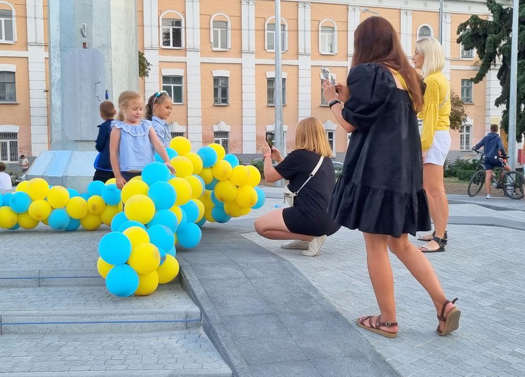 Чим приваблює полтавців та гостей оновлений сквер Пам’яті Героїв України. ФОТО