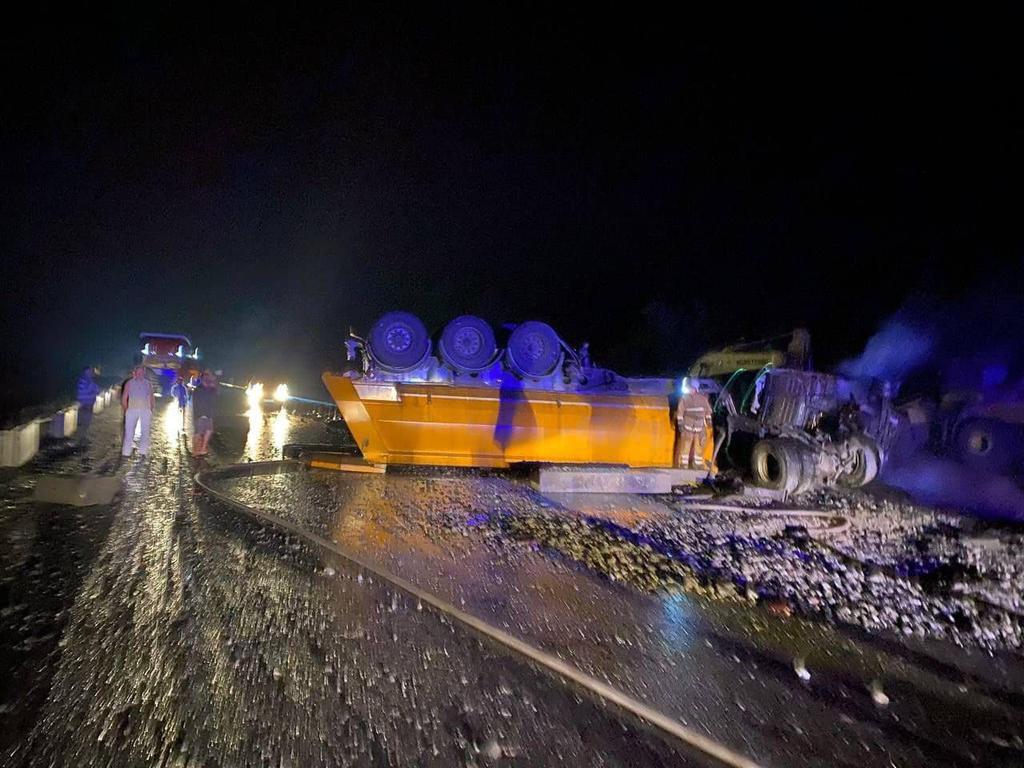 На трасі Полтава – Харків уночі перекинулась фура з каменем, перекривали проїзд: яка ситуація зараз. ФОТО