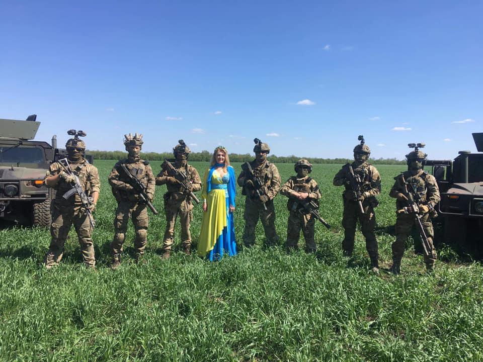 Мережею шириться відео заспіваного полтавкою в ООС Гімну України. ВІДЕО