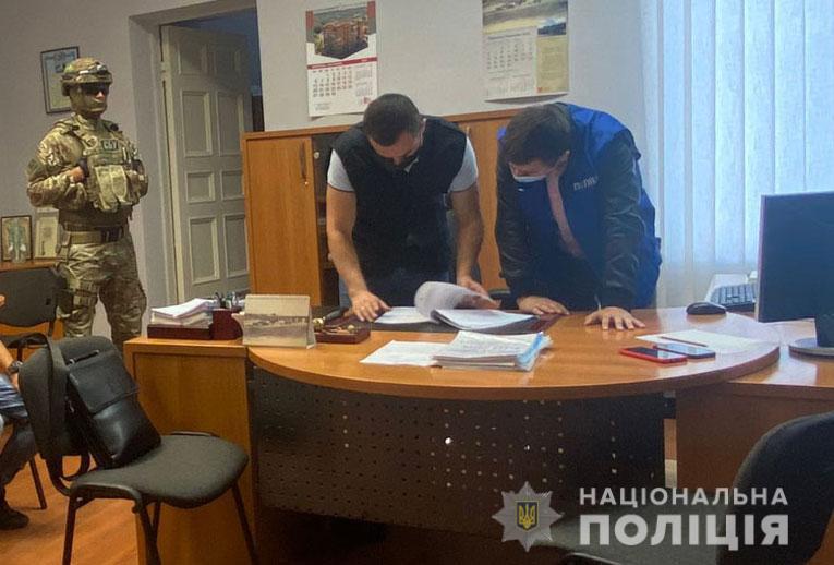 Затримали під кабінетом міського голови: в прокуратурі розповіли подробиці про обшуки в Полтавській міськраді