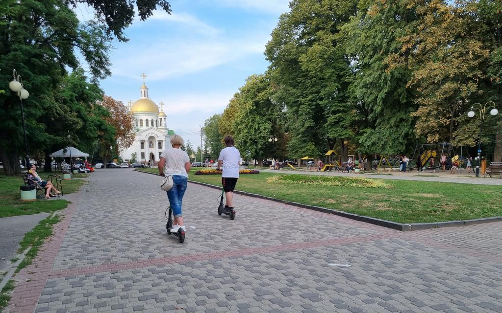 У Полтаві чоловік викрав електросамокат та хотів замести сліди, а затопив сусідів