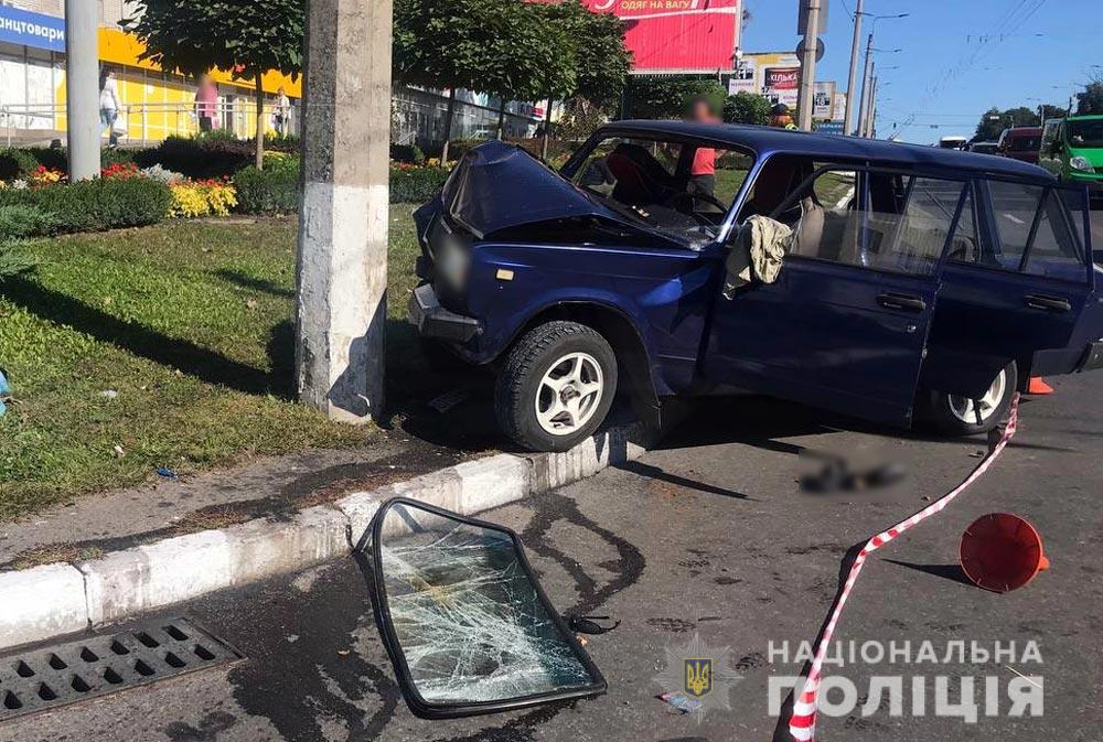Смертельна ДТП на Полтавщині: водій протаранив електроопору