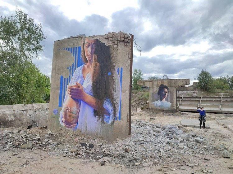 На Полтавщині знесли міст, на якому були мурали. ФОТОФАКТ