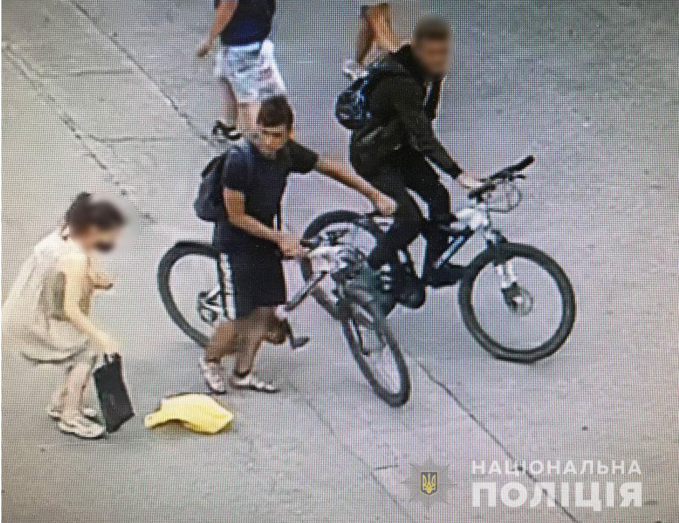 У Лубнах юнак на велосипеді збив жінку: порушника розшукують. ВІДЕО