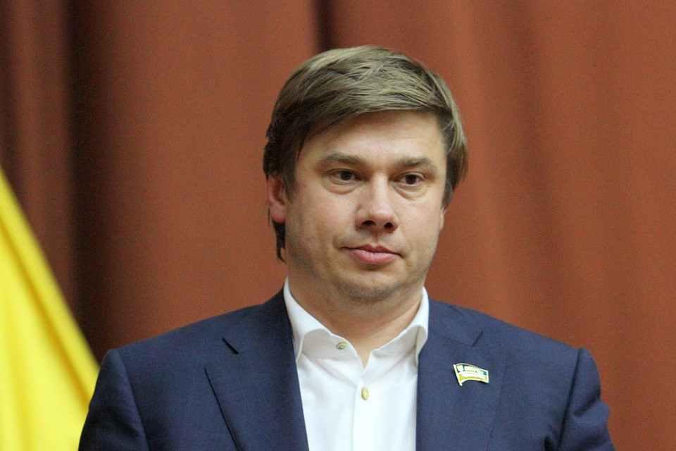 Вимагають скликання позачергової сесії облради, а тим часом голови ради Біленького немає в Україні