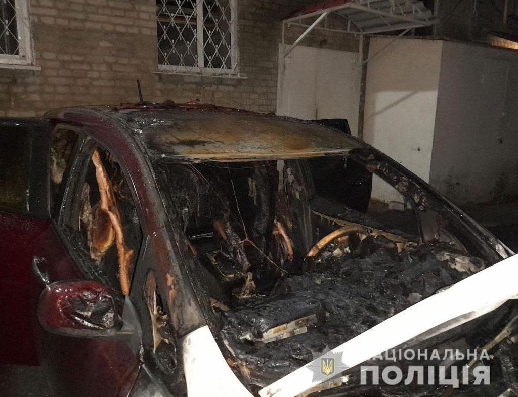 У місті на Полтавщині згорів автомобіль: поліція шукає свідків