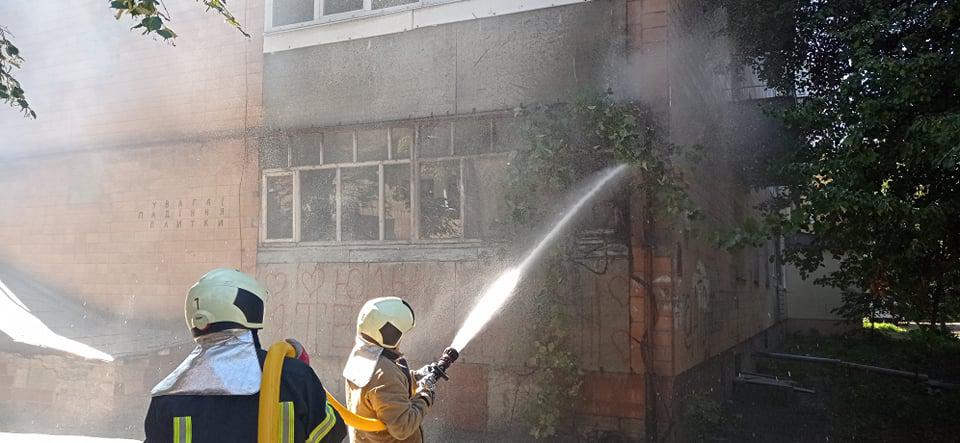 У Полтаві стався витік газу та пожежа у багатоквартирному будинку. ФОТО