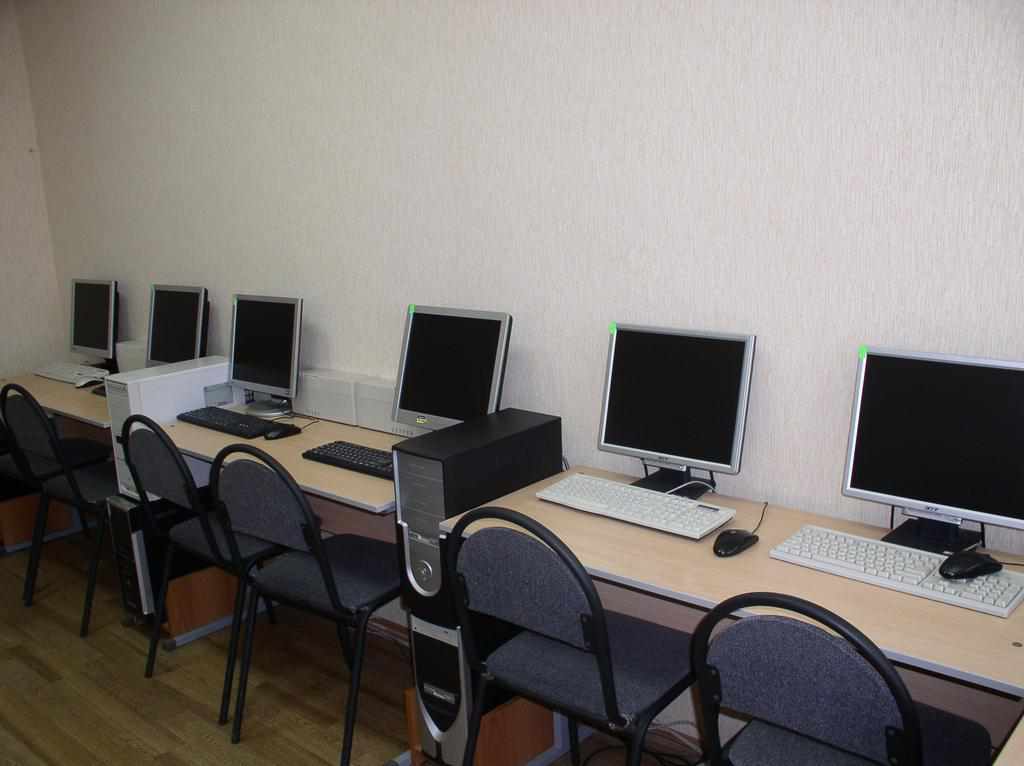 Китай передав школам нашої області майже вісімсот комп’ютерів