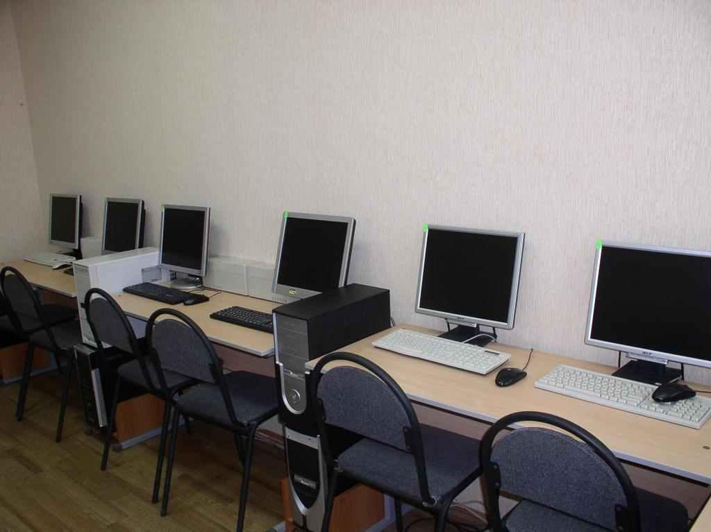 Китай передав школам нашої області майже вісімсот комп’ютерів