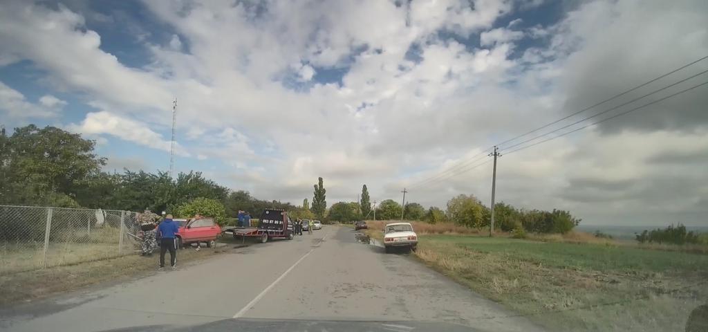 У Полтаві сталась ДТП: машина влетіла у двір, протаранивши паркан. ФОТО, ВІДЕО