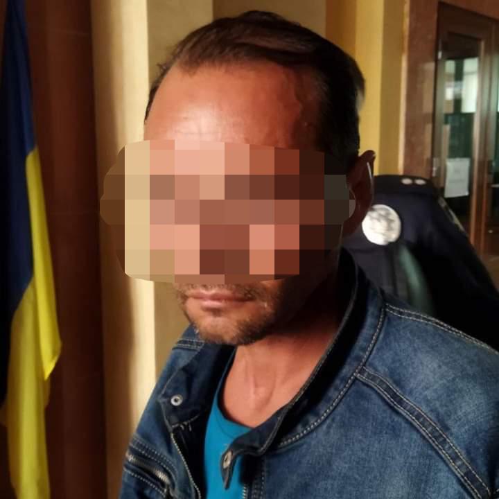 У Полтаві затримали чоловіка, який лякав та намагався напасти на жінок