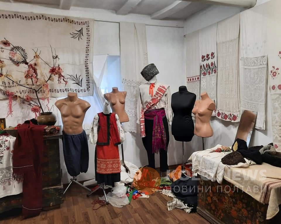 Викраденням експонатів музею на Полтавщині зайнялась поліція: просять допомоги 