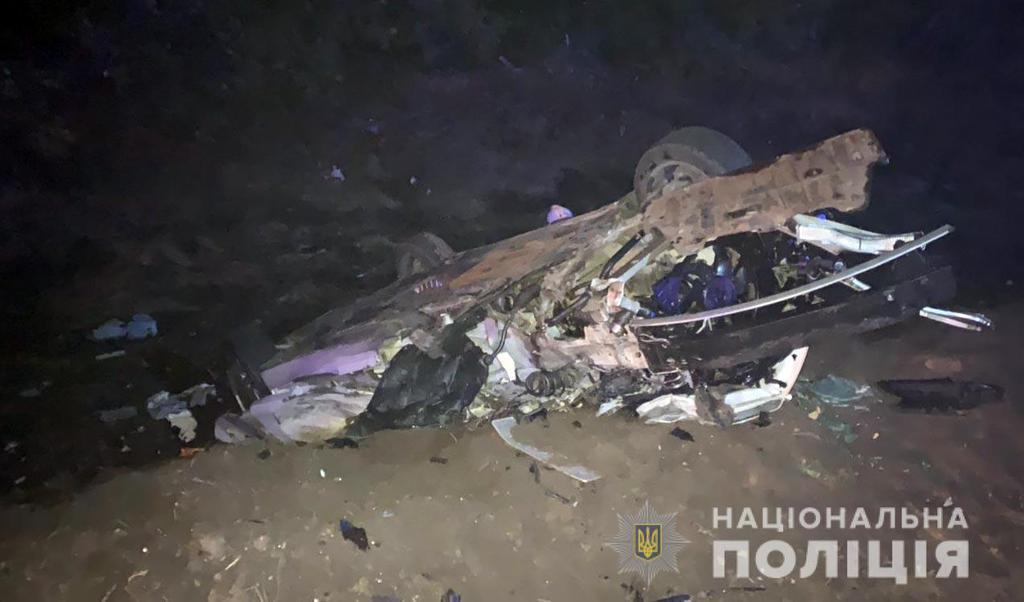 На Полтавщині легковик протаранив зерновоз: загинула водійка