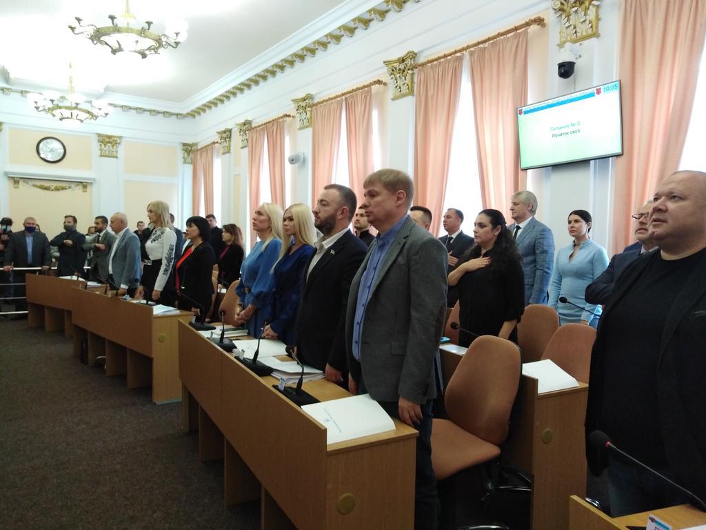 Із мітингами і сварками: у Полтавській міськраді розпочалася сесія