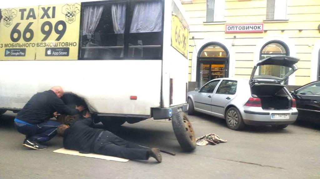 У полтавської маршрутки на ходу відпало колесо. ФОТО, ВІДЕО