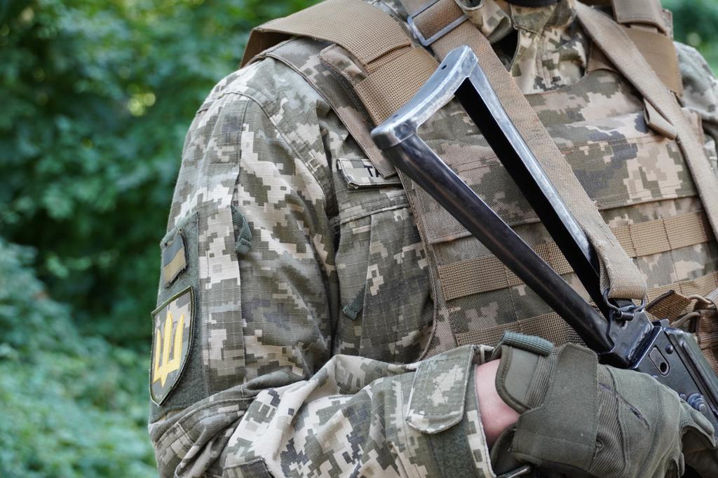 На Сході України стріляли з мінометів, протитанкового комплексу: один боєць поранений